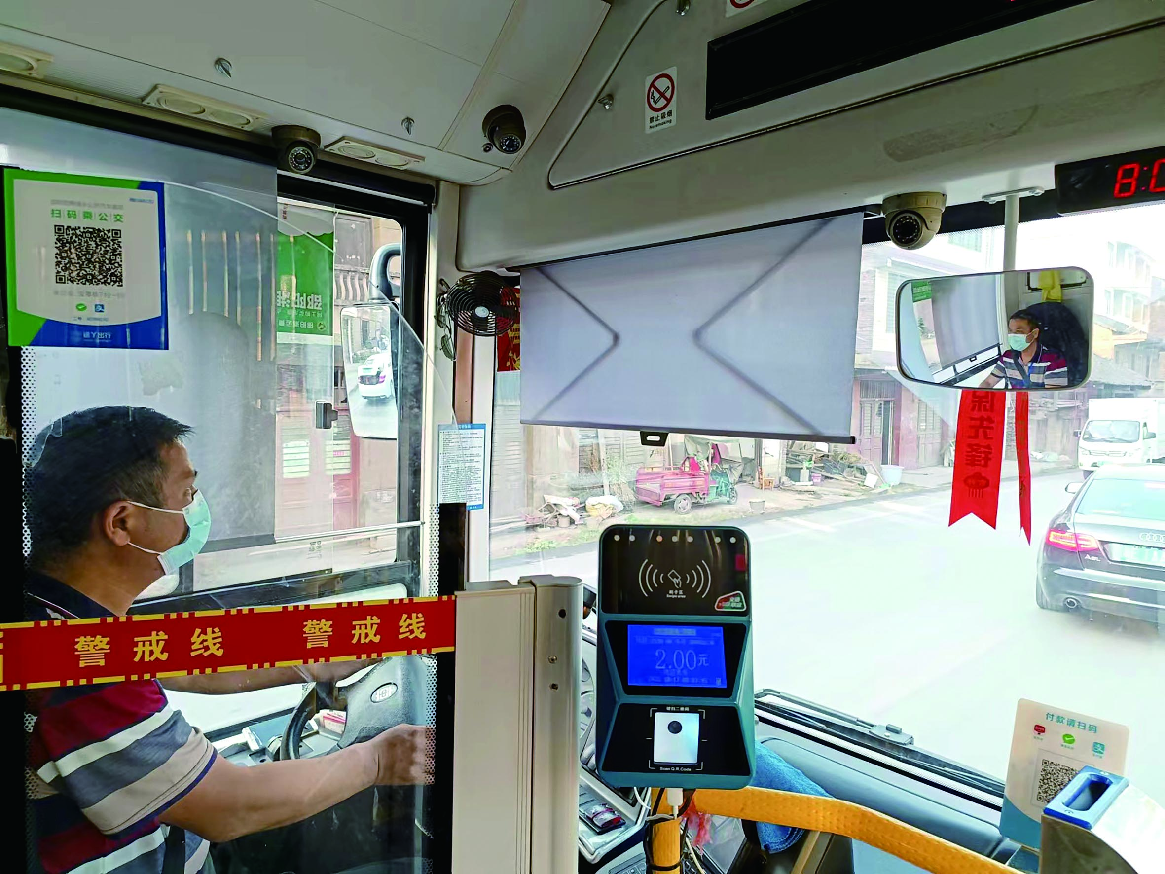 初心不改書(shū)寫(xiě)公交人生 ——記邵陽(yáng)好司機(jī)、宏騰公汽公司司機(jī)謝文軍 李高雄 王智春