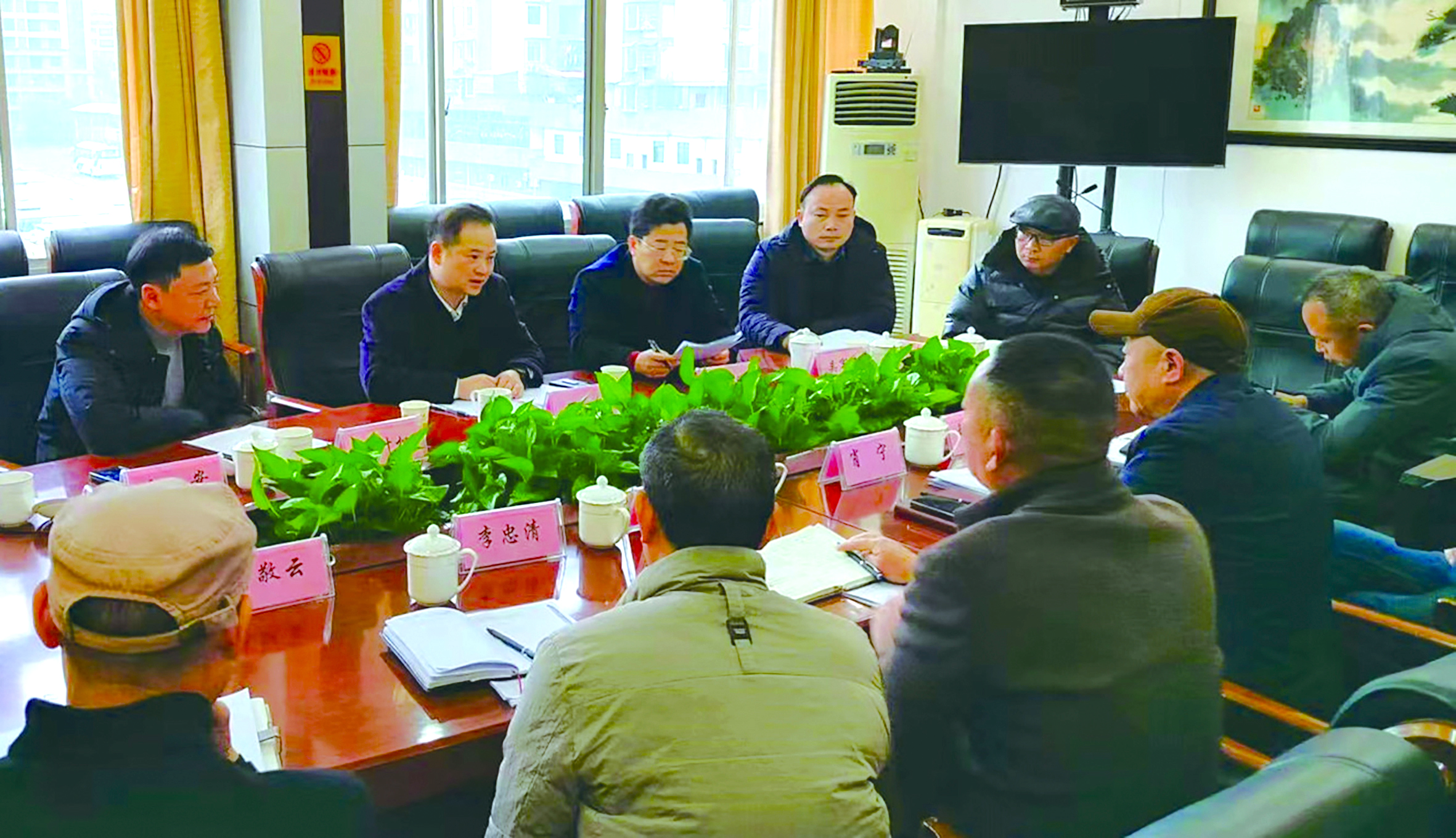 賀源深入我司督導檢查時要求 抓實服務保障 護航春運出行   （李高雄 徐容芳報道）